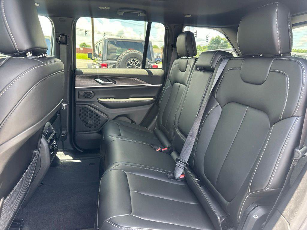 New 2026 Jeep Grand Cherokee Limited w/ Limited Altitude Package RWD image 16