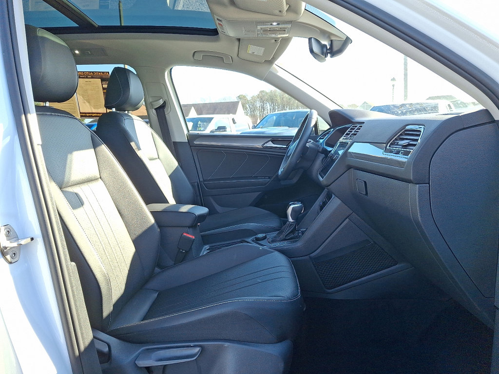 Used 2023 Volkswagen Tiguan SE image 13