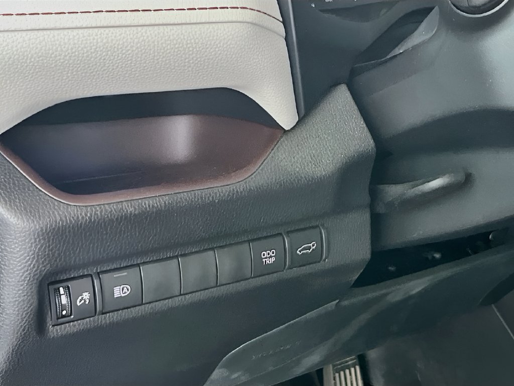 Used 2025 Toyota RAV4 Limited FWD image 10