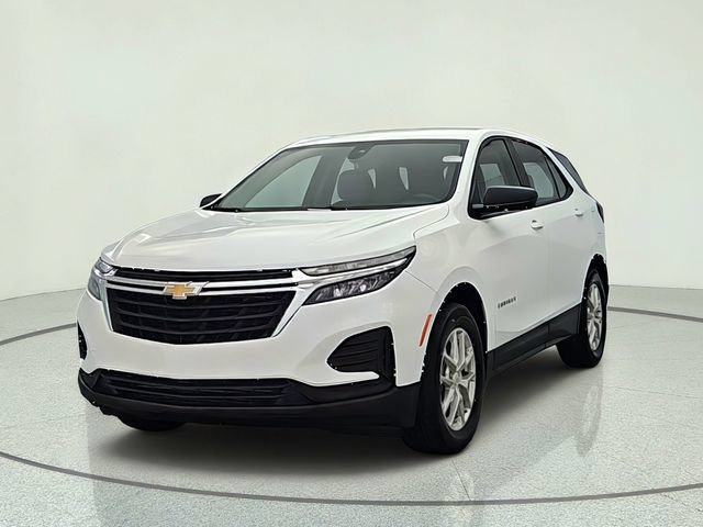 Used 2023 Chevrolet Equinox LS FWD image 2