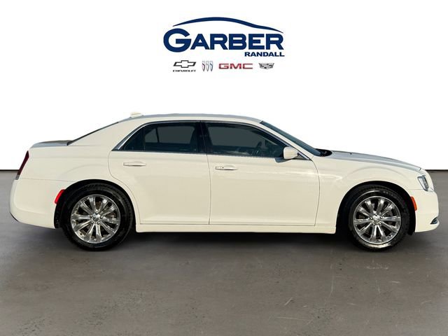 Used 2018 Chrysler 300 Touring L AWD/4WD image 6