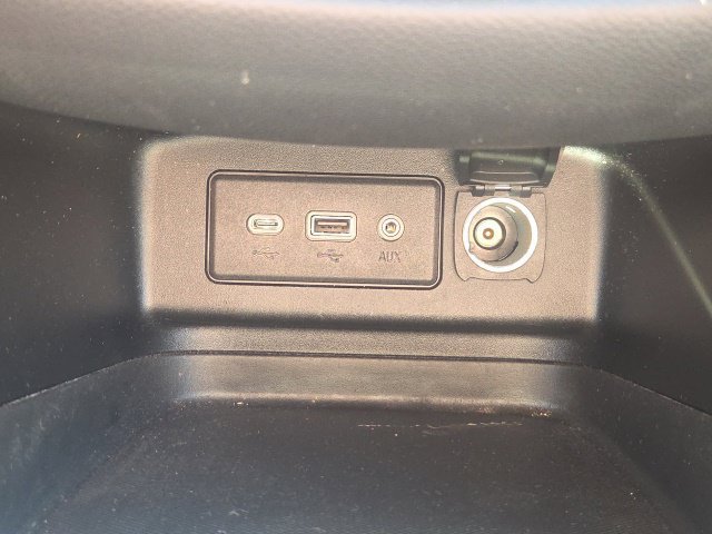 Used 2021 Chevrolet Equinox LT FWD image 32