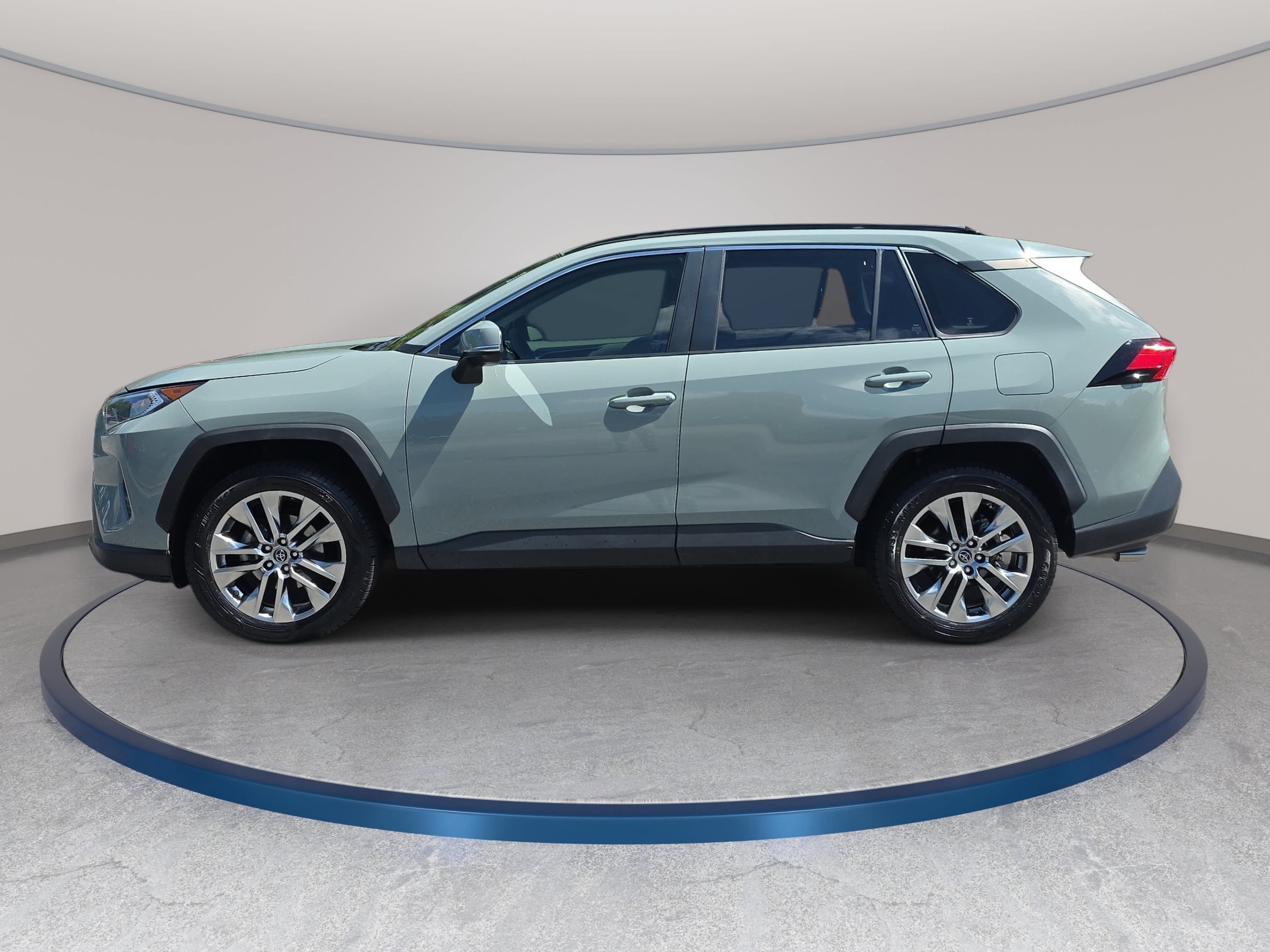 Used 2019 Toyota RAV4 XLE Premium FWD image 8