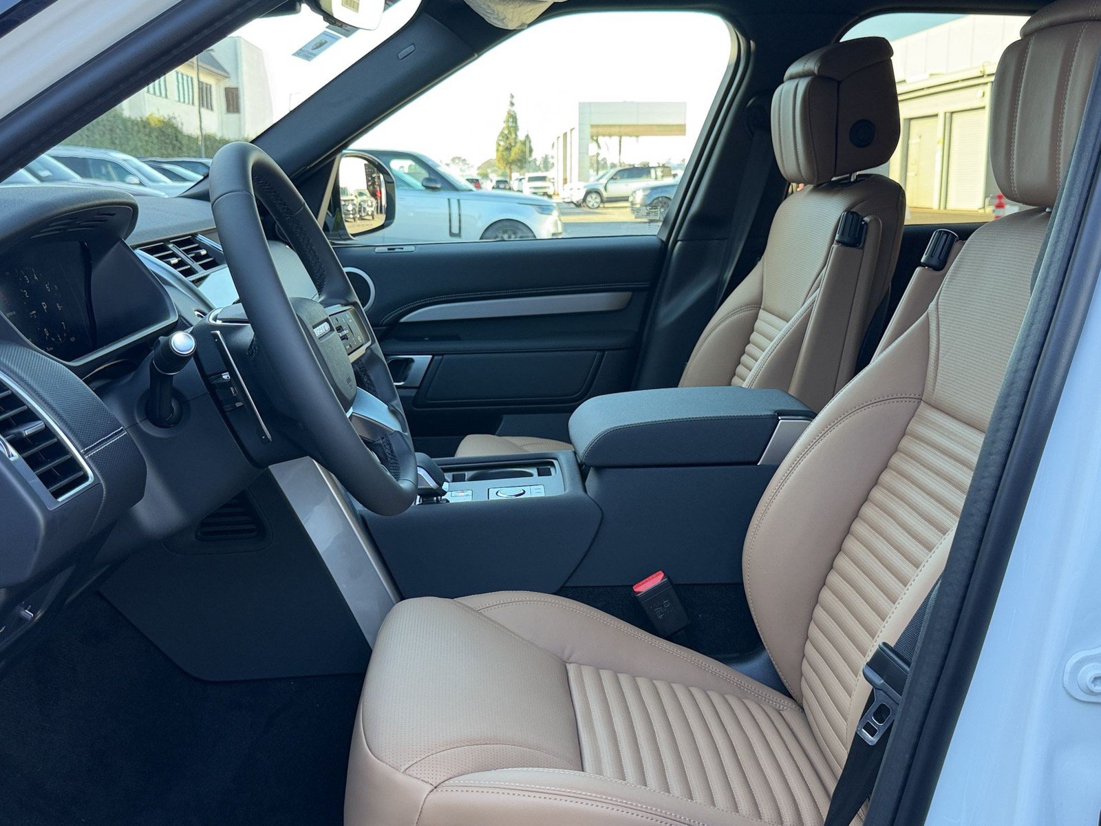 New 2026 Land Rover Discovery Limited Edition AWD/4WD image 28