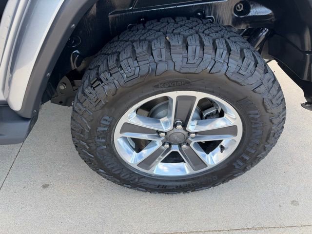 Used 2018 Jeep Wrangler Unlimited Sahara w/ Cold Weather Group image 31