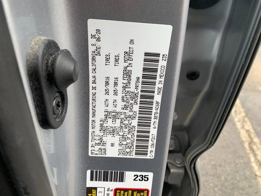 Used 2020 Toyota Tacoma TRD Off-Road w/ Technology Package image 9