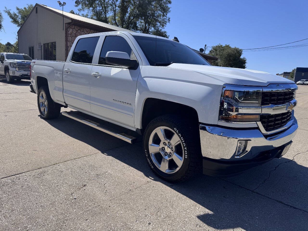 Used 2018 Chevrolet Silverado 1500 LT w/ All Star Edition AWD/4WD image 3