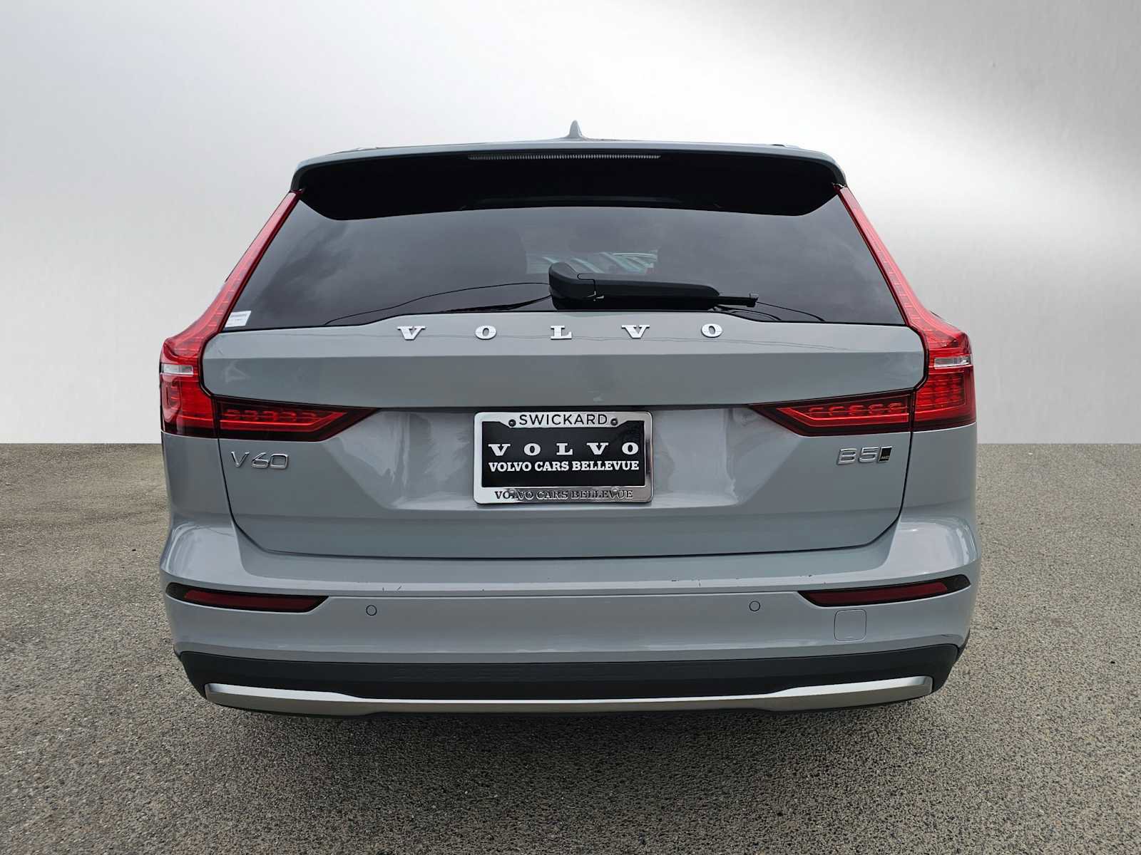 Certified 2025 Volvo V60 B5 Cross Country Plus image 4