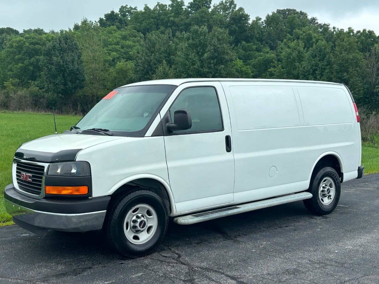 Used 2015 GMC Savana 2500 RWD image 1