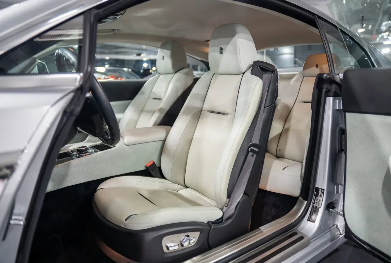 Used 2014 Rolls-Royce Wraith image 22