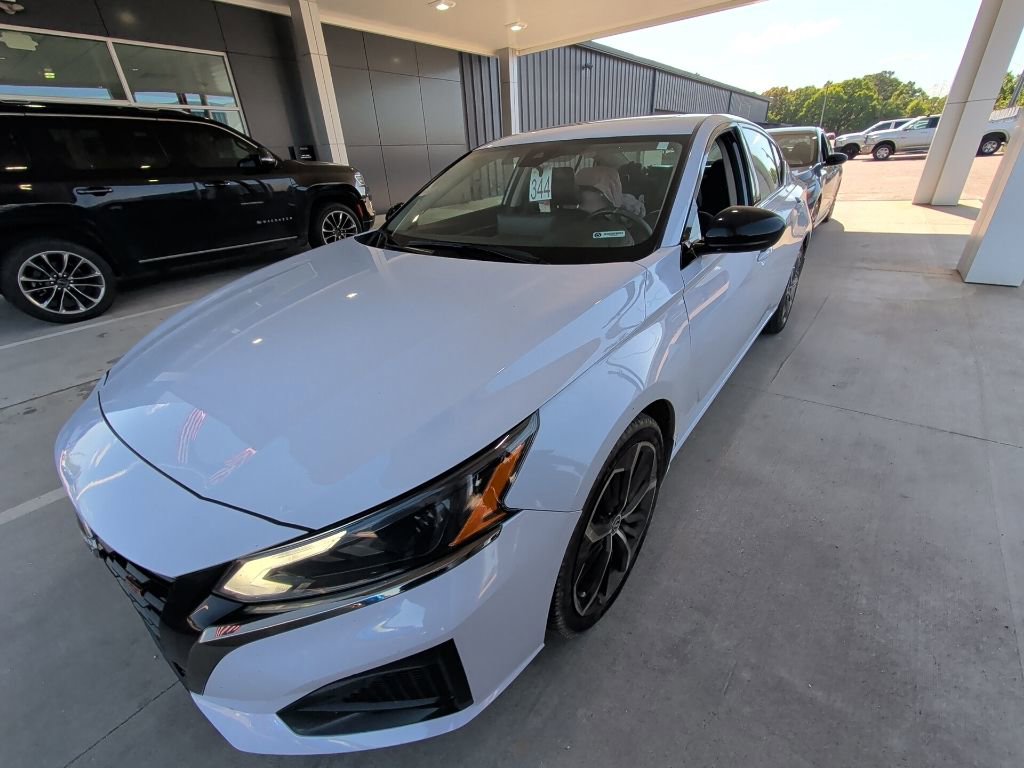 Used 2023 Nissan Altima 2.5 SR w/ SR Premium Package