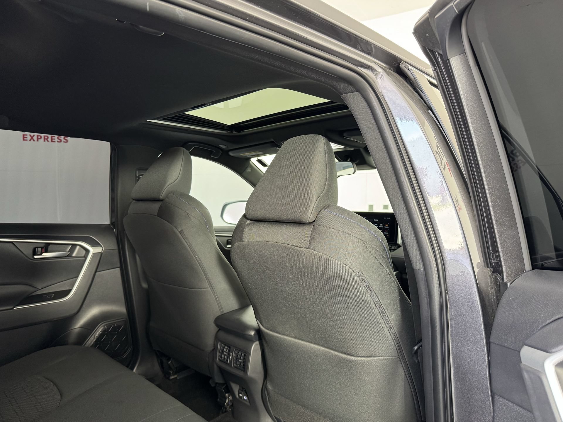 Used 2025 Toyota RAV4 SE w/ Convenience Package AWD/4WD image 19