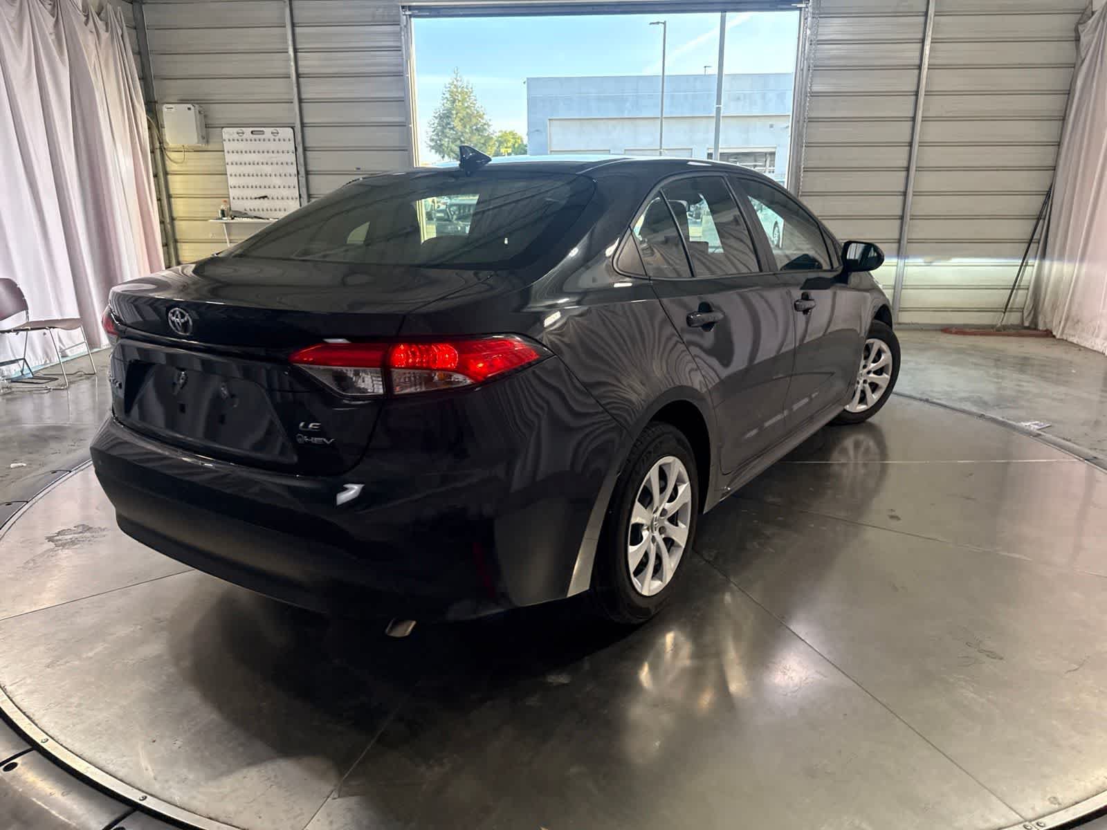 Used 2026 Toyota Corolla LE FWD image 5