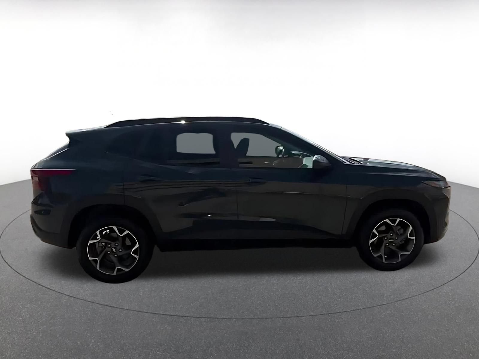Used 2025 Chevrolet Trax LT w/ LT Convenience Package FWD image 13
