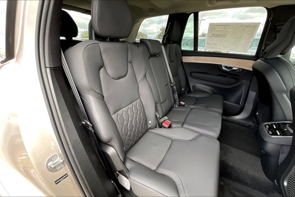 New 2026 Volvo XC90 B5 Plus w/ Protection Package Premier AWD/4WD image 8