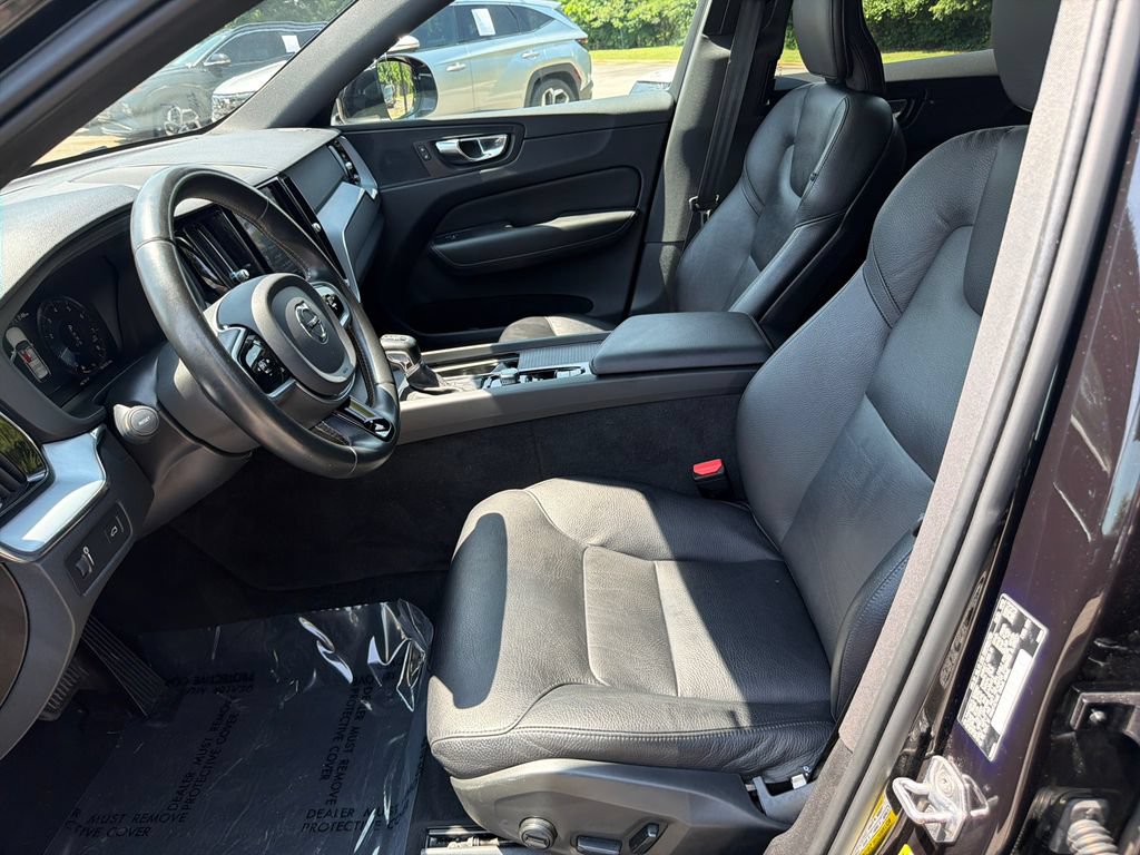 Used 2020 Volvo XC60 T6 Momentum AWD/4WD image 9