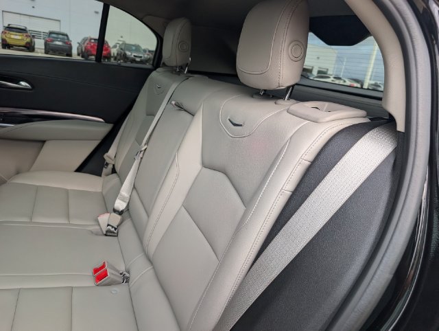 Used 2022 Cadillac XT4 Luxury w/ Cold Weather Package FWD image 27
