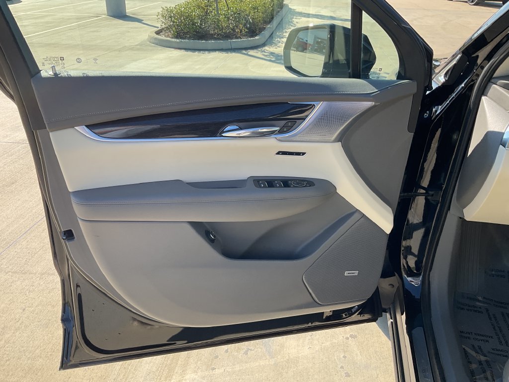 Used 2023 Cadillac XT6 Premium Luxury w/ LPO, Floor Liner Package AWD/4WD image 19