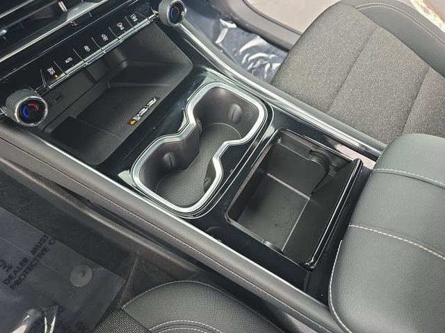 Used 2024 Chevrolet Traverse LT w/ LPO, Floor Liner Package FWD image 29