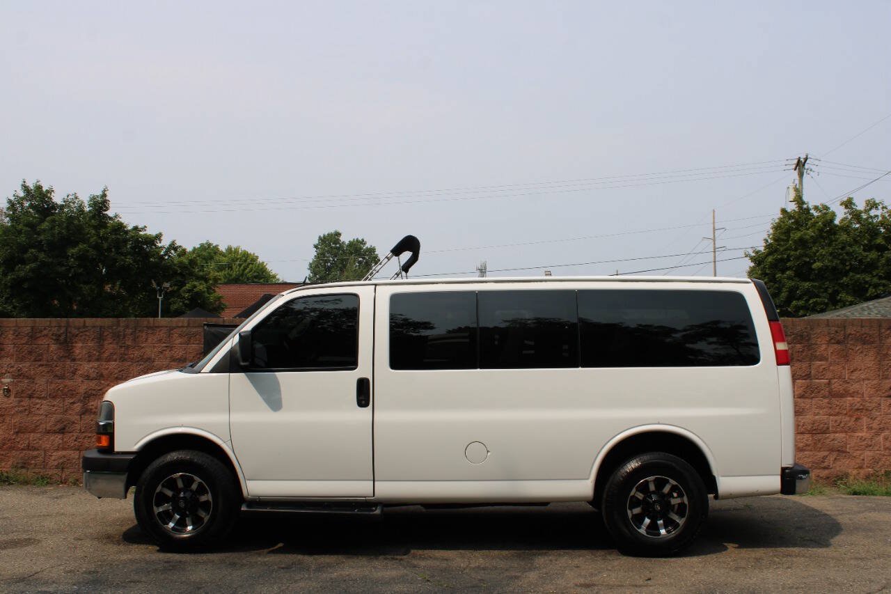 Used 2015 Chevrolet Express 2500 LT w/ LT Preferred Equipment Group RWD image 2