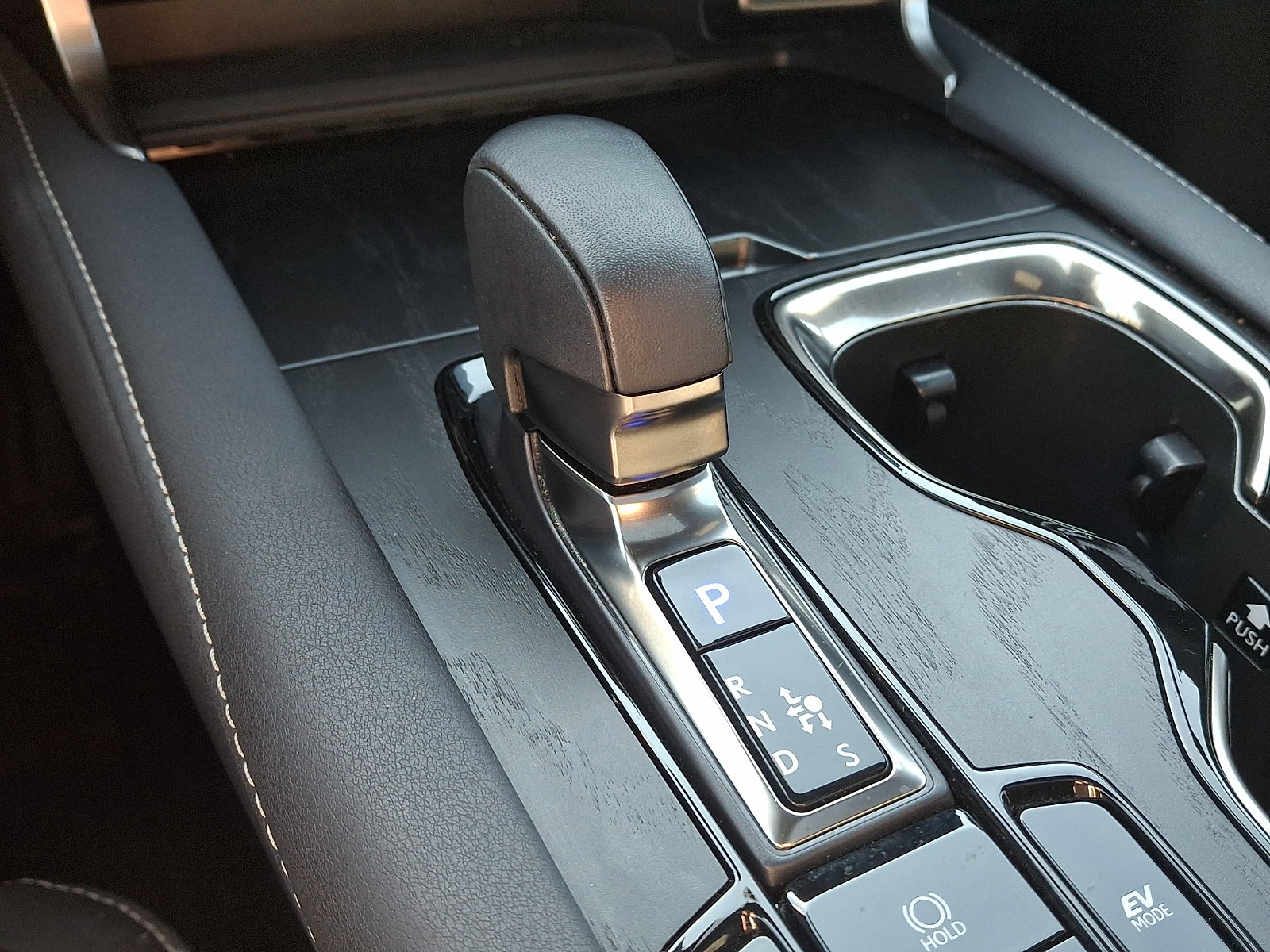 Used 2023 Lexus RX 350h w/ Accessory Package (2T) AWD/4WD image 16