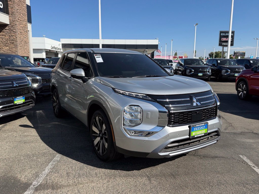 New 2026 Mitsubishi Outlander SE AWD/4WD image 2