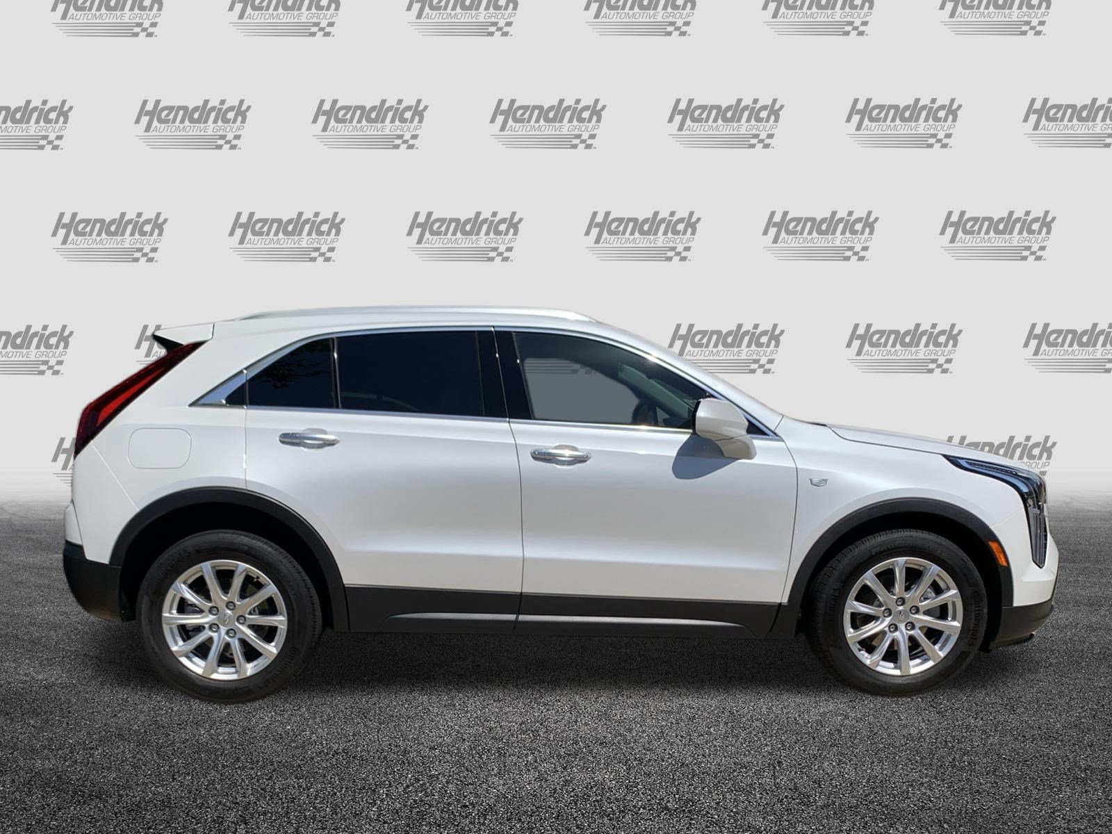 Used 2023 Cadillac XT4 Luxury w/ Cold Weather Package FWD image 11