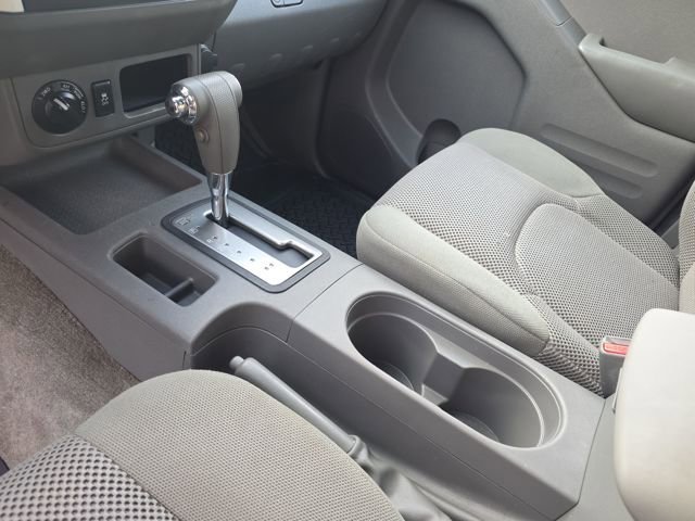 Used 2015 Nissan Frontier SV image 25