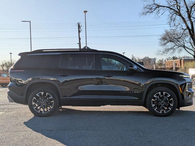 Used 2025 Chevrolet Traverse LT w/ Sun and Wheel Package image 4