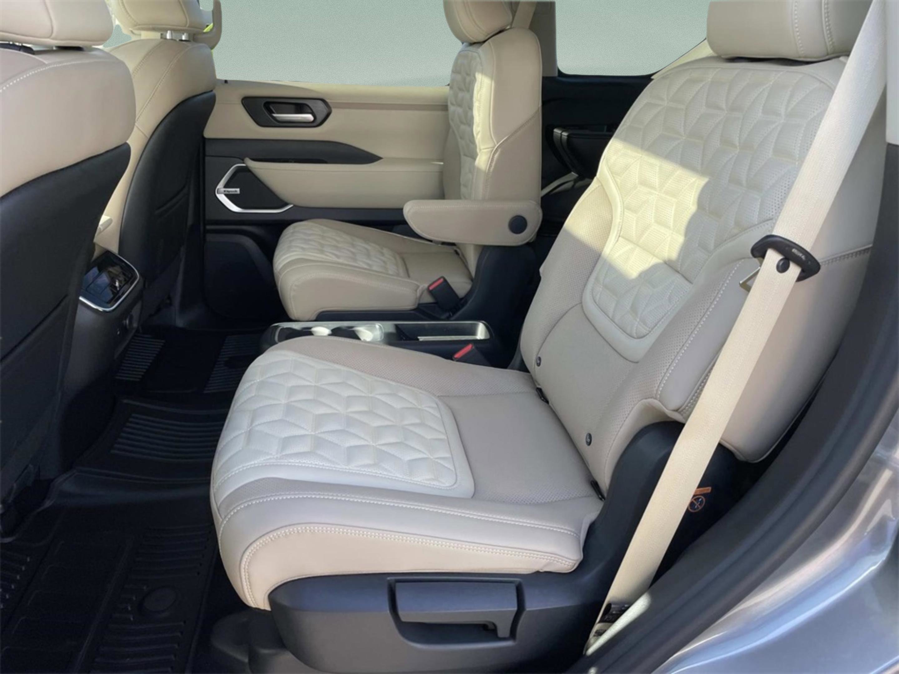 New 2026 Nissan Armada Platinum image 9