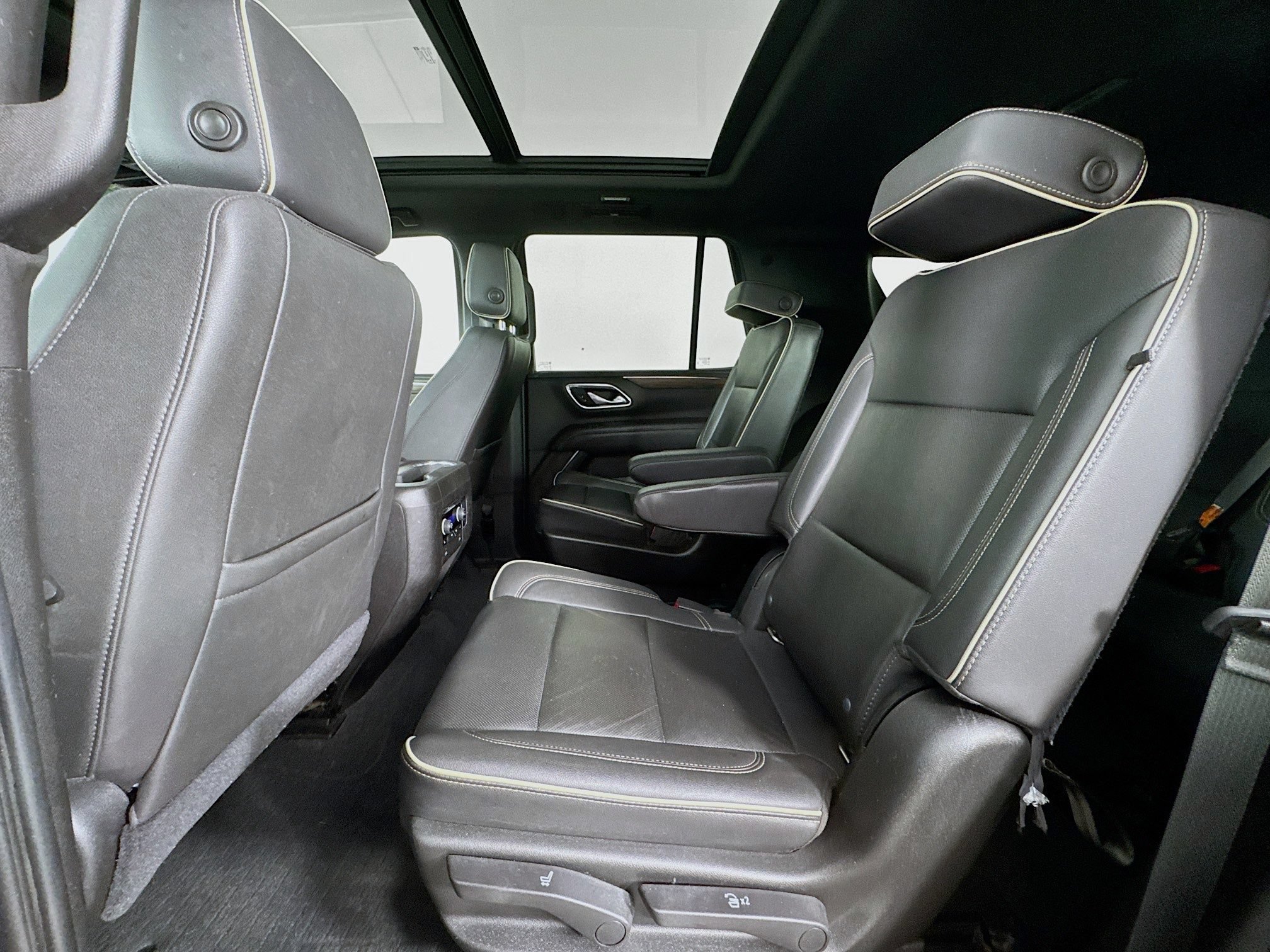 Used 2021 Chevrolet Tahoe Premier w/ Premium Package AWD/4WD image 26