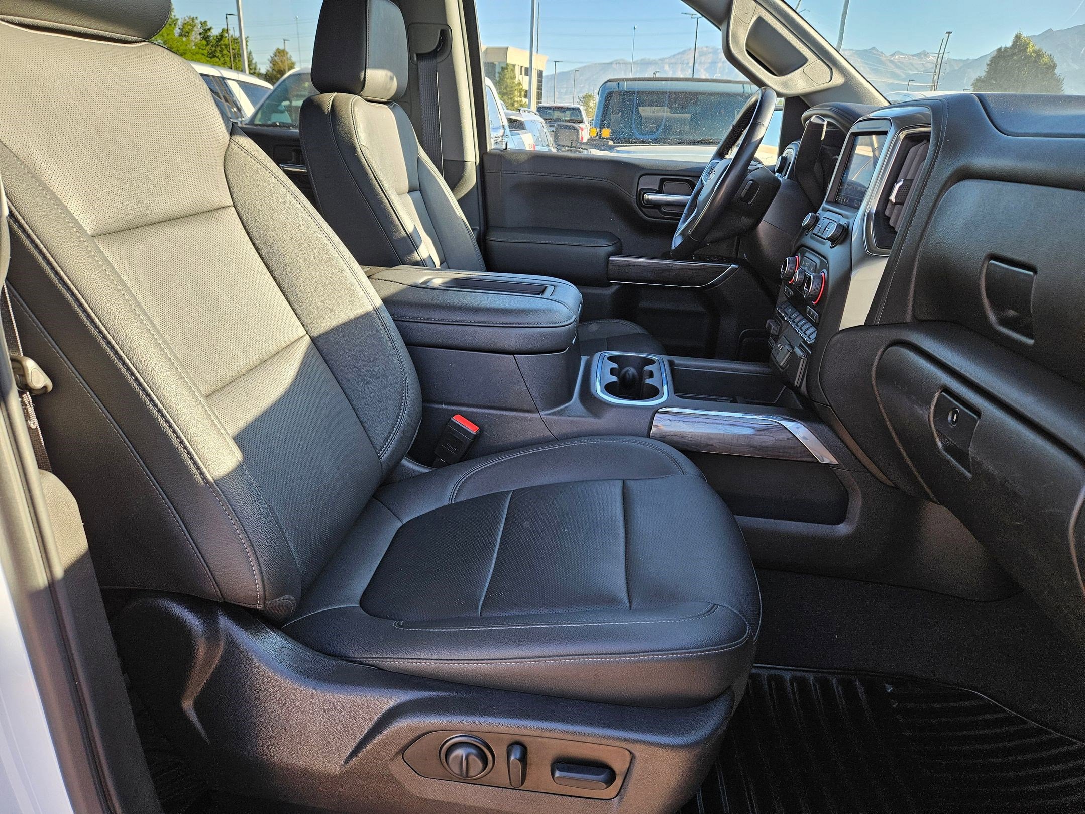 Used 2021 Chevrolet Silverado 1500 LTZ w/ Z71 Off-Road Package AWD/4WD image 31