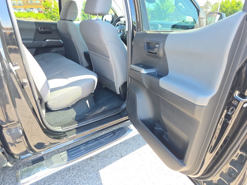 Used 2022 Toyota Tacoma SR5 AWD/4WD image 8
