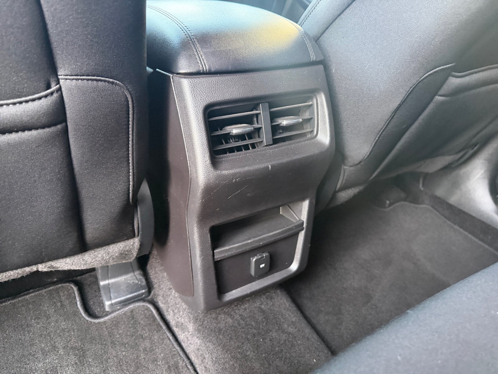 Used 2017 Ford Edge SE FWD image 27