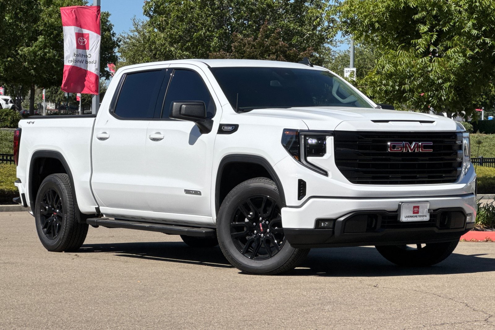 Used 2026 GMC Sierra 1500 Elevation AWD/4WD image 2
