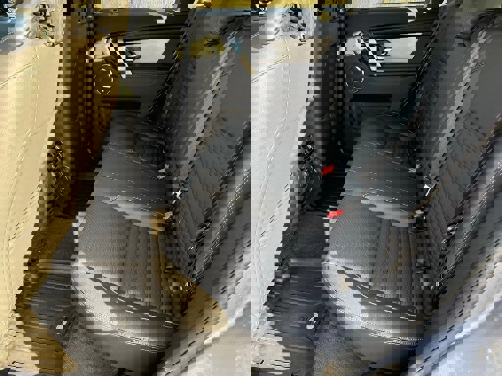 Certified 2025 Land Rover Discovery Sport Dynamic SE image 34