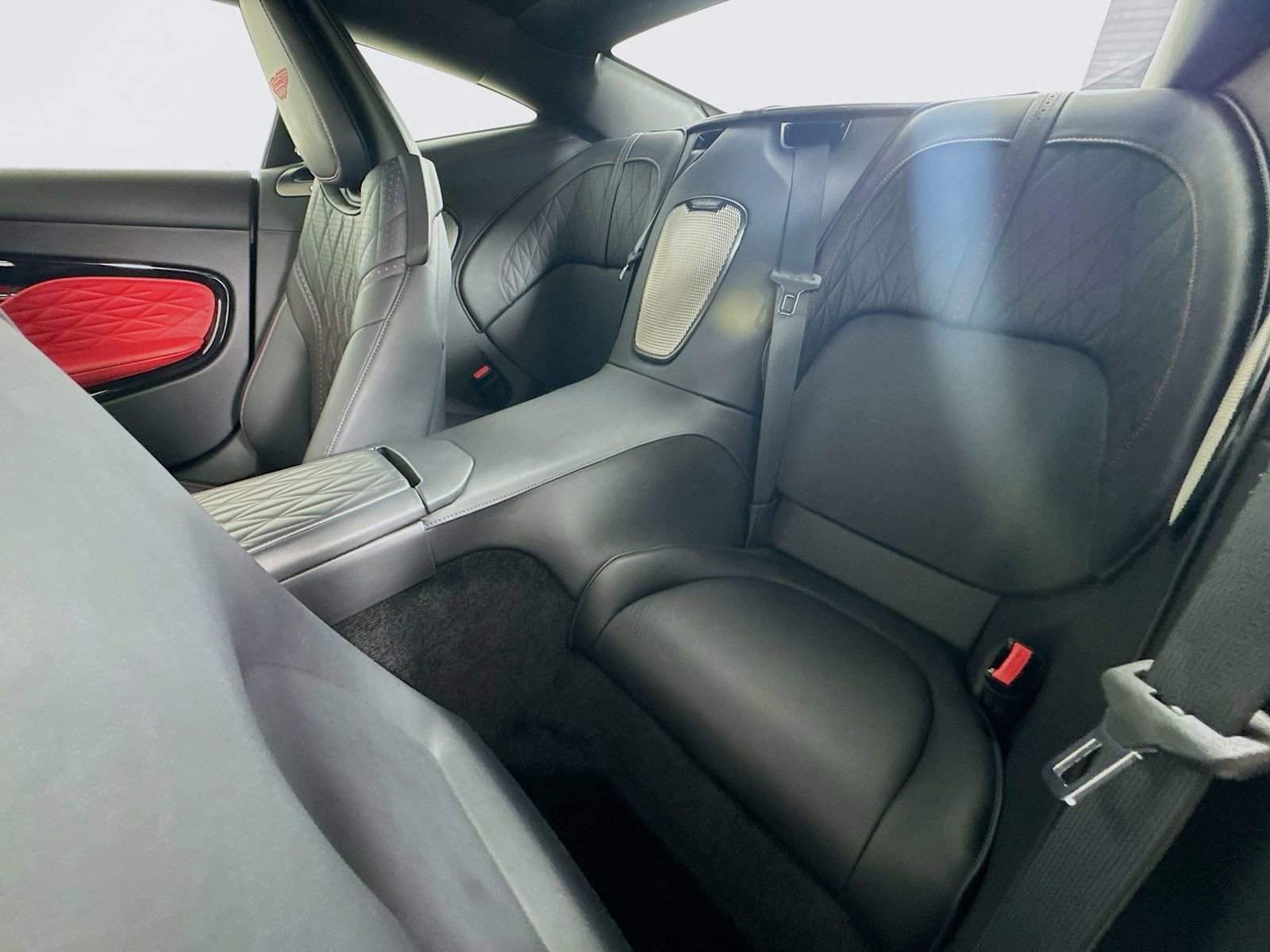 Used 2024 Aston Martin DB12 Coupe RWD image 22