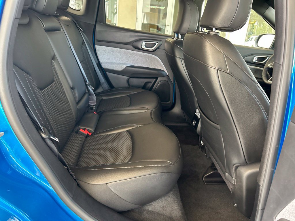 Used 2025 Jeep Compass Latitude AWD/4WD image 28