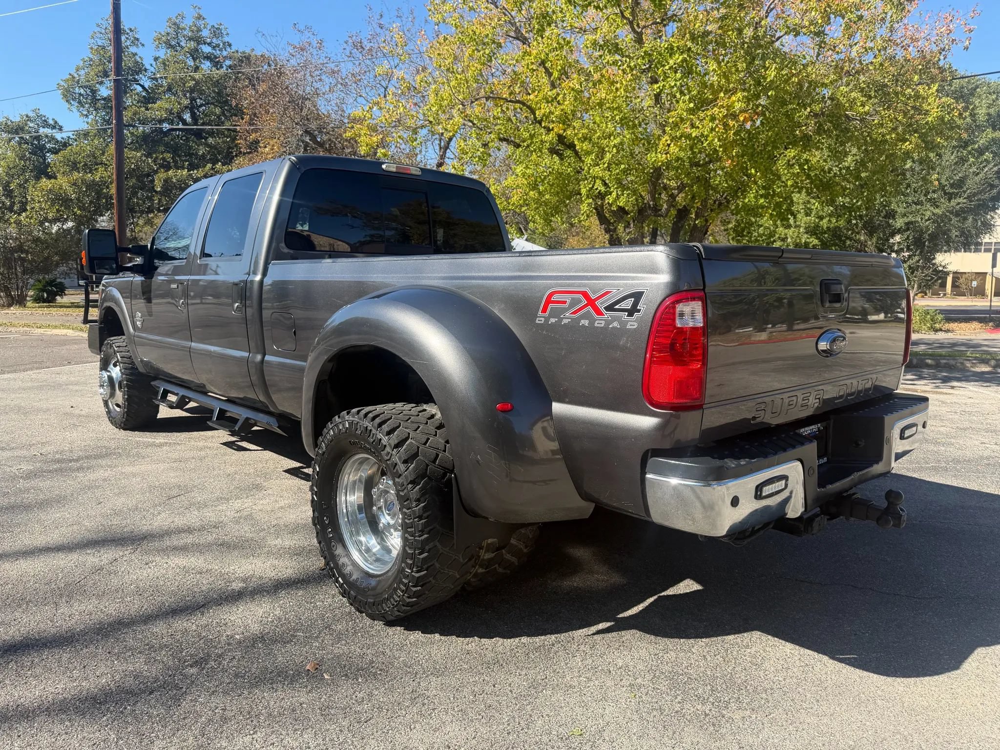 Used 2015 Ford F350 Lariat w/ Lariat Interior Package AWD/4WD image 7