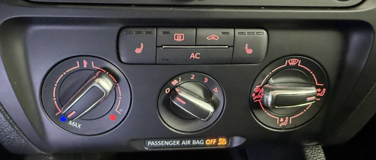 Used 2012 Volkswagen Jetta SEL image 16