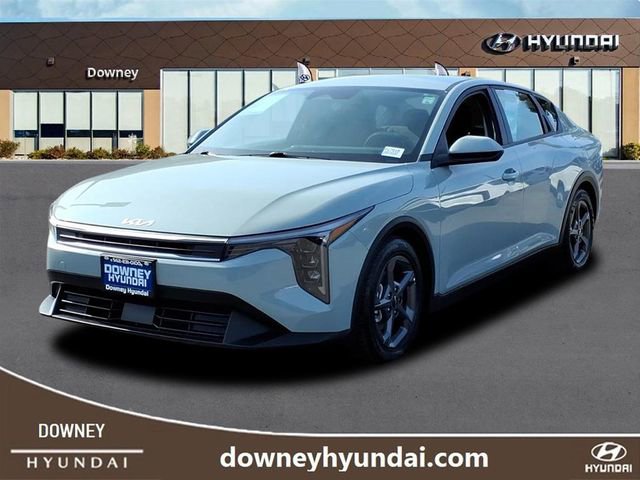 Used 2025 Kia K4 LXS image 1