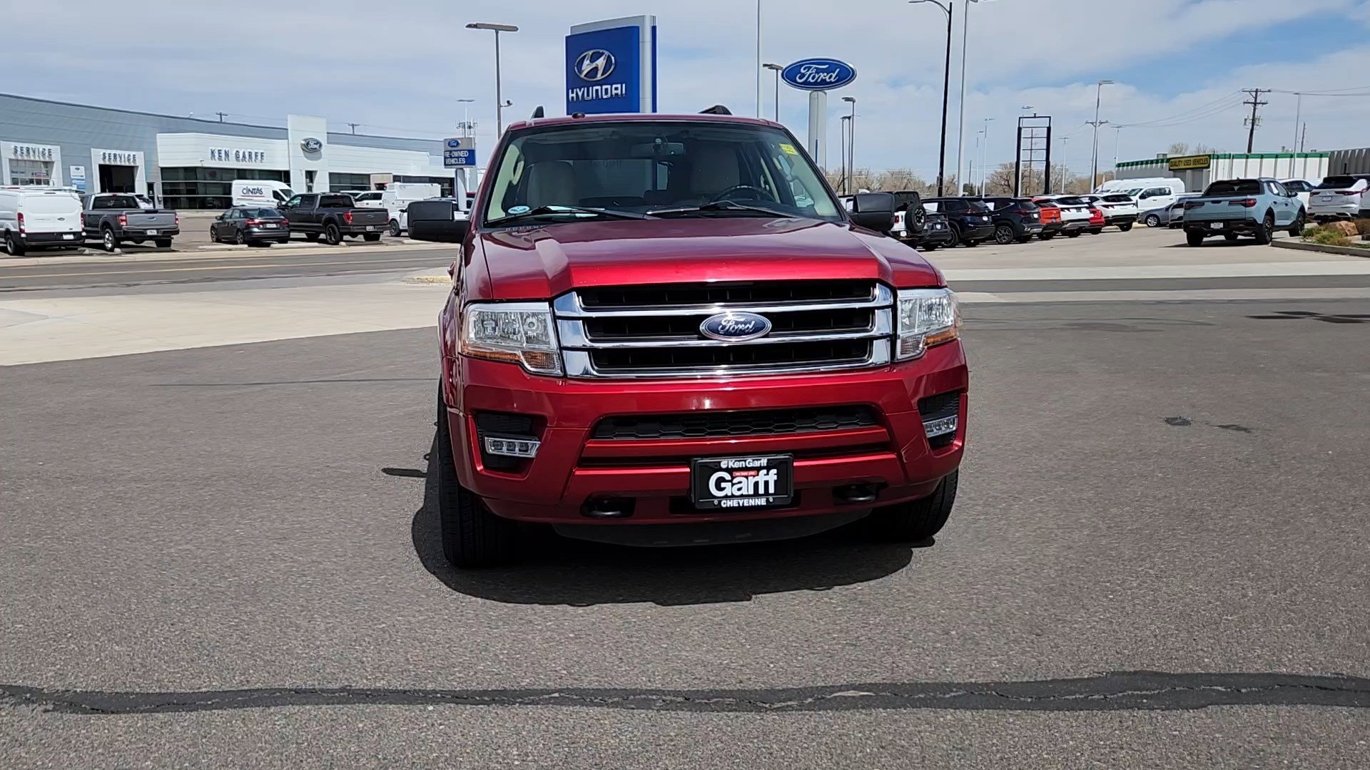 Used 2017 Ford Expedition XLT w/ Equipment Group 202A AWD/4WD image 4