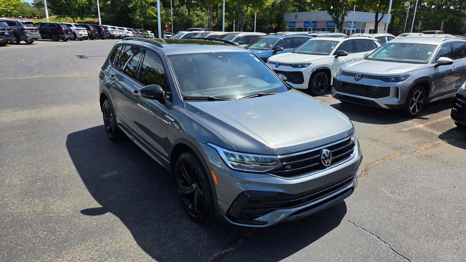 Used 2023 Volkswagen Tiguan SE R-Line AWD/4WD image 6