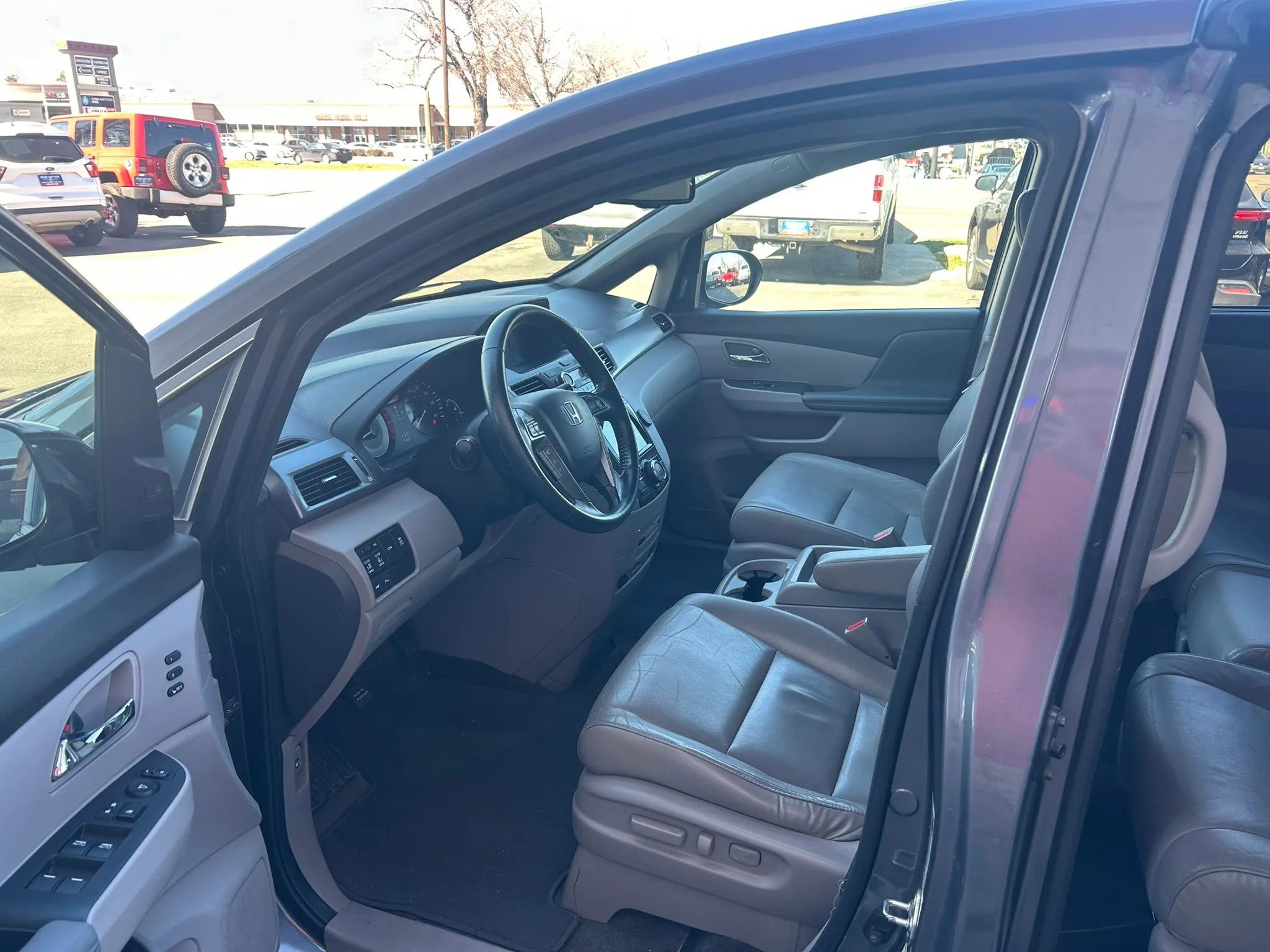 Used 2014 Honda Odyssey Touring image 3