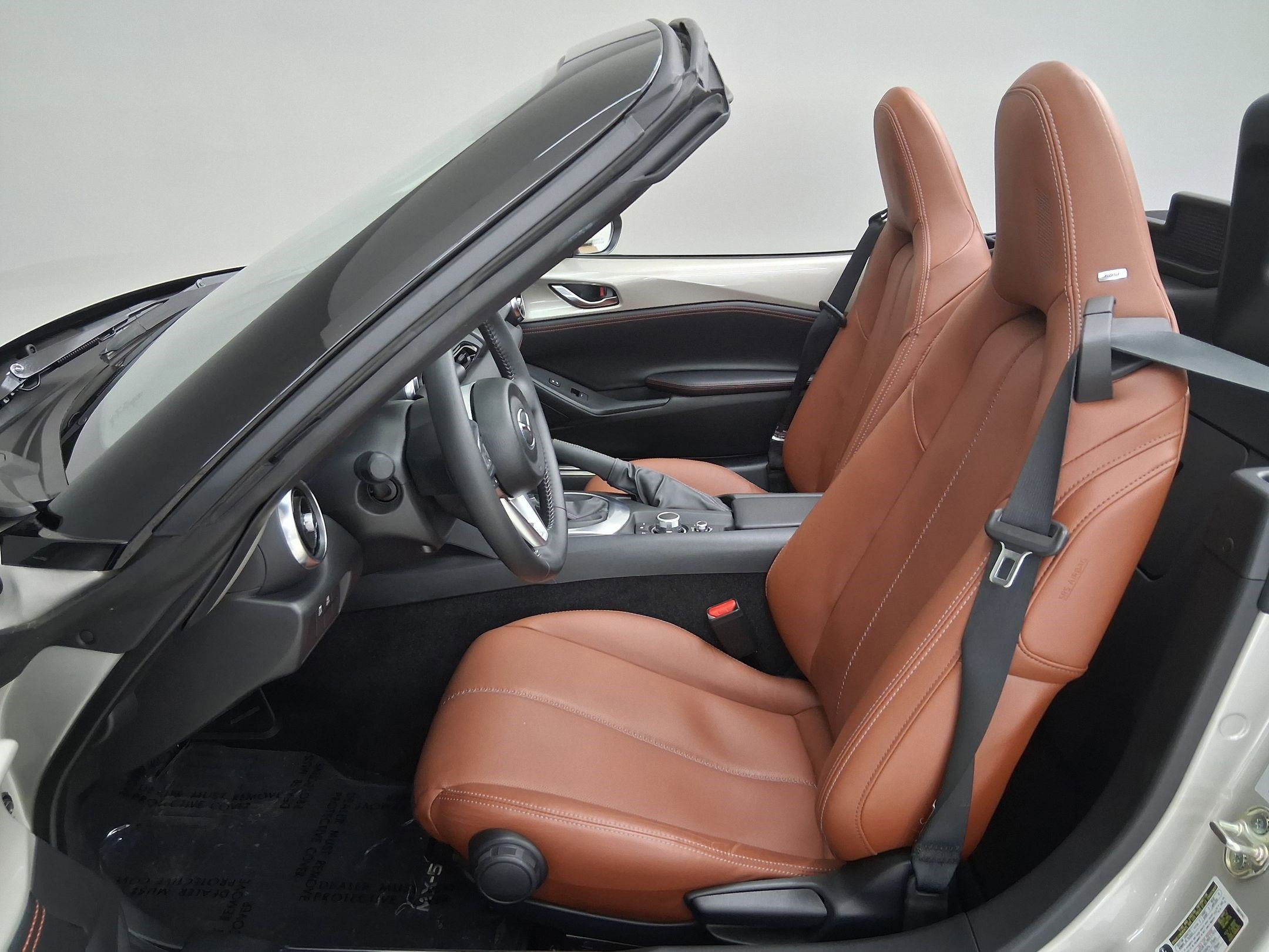 Used 2023 MAZDA MX-5 Miata Grand Touring w/ Appearance Package RWD image 3