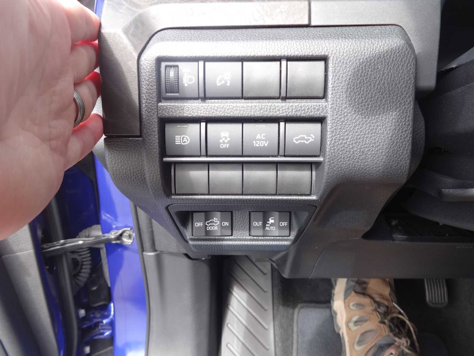 Used 2024 Toyota Tacoma Limited w/ Limited Package (LT) image 26