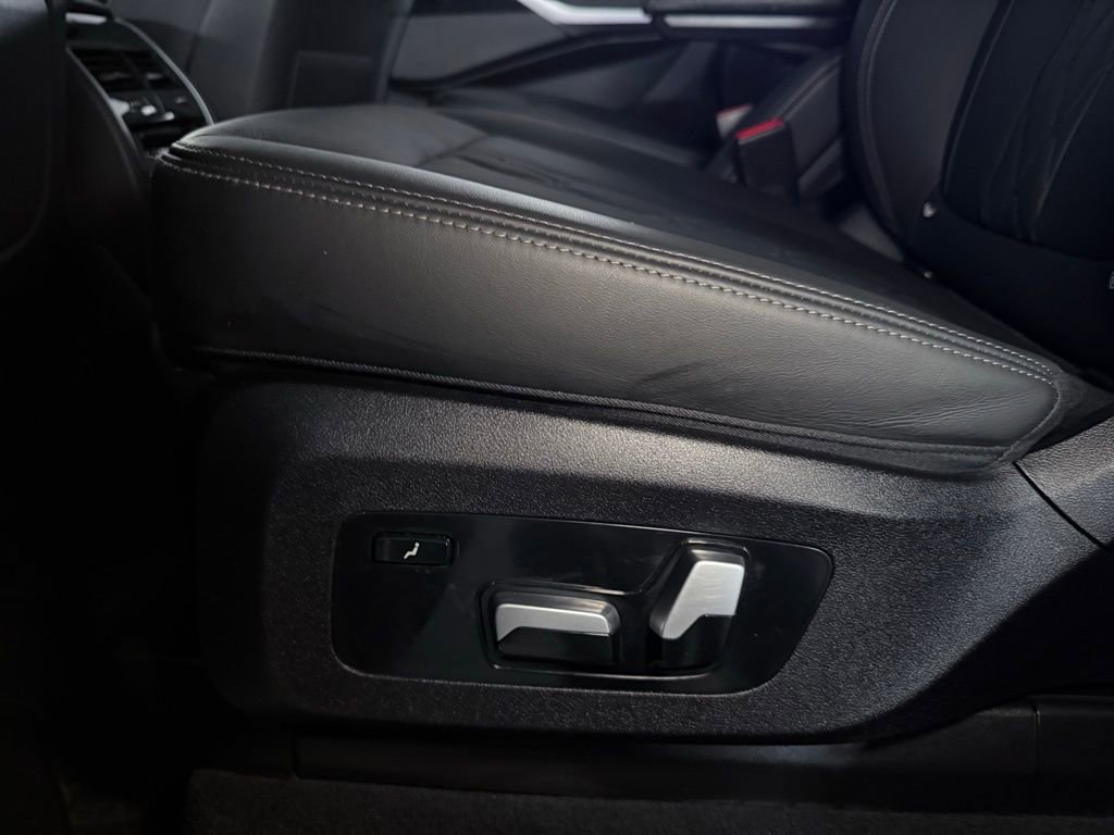Used 2022 BMW X7 M50i image 24
