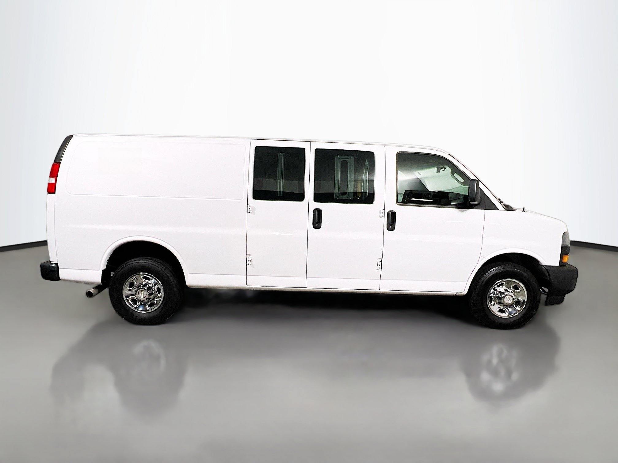 Used 2021 Chevrolet Express 2500 Extended w/ Communications Package RWD image 3