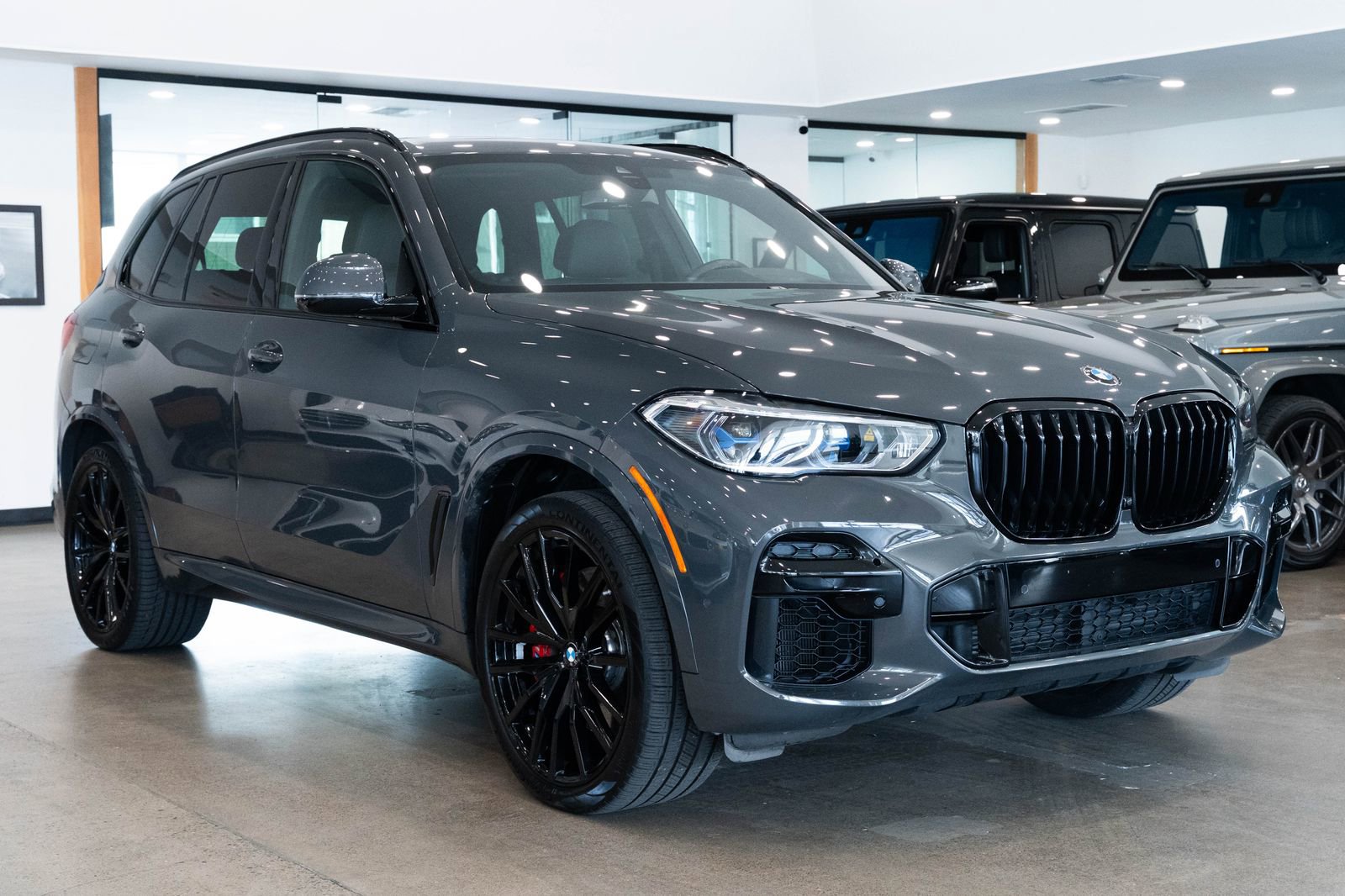 Used 2023 BMW X5 M50i w/ Executive Package image 3