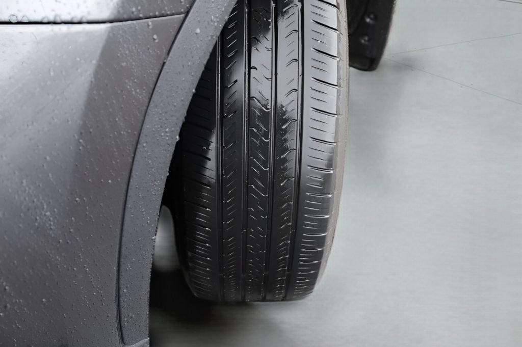 Used 2021 Toyota Highlander XLE image 4